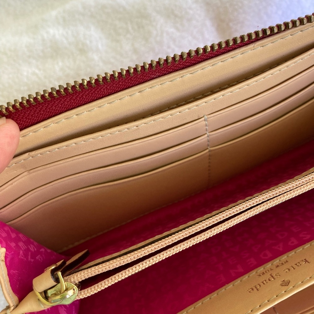 Kate Spade zippered wallet